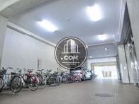 車で直接アクセス出来る広い玄関エリア