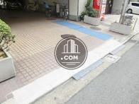 フラットな床面として構成されています