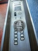 エレベーターの操作パネル
