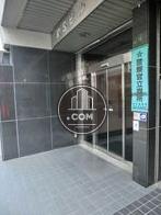 建物正面向って右側にあります