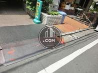 軽微な段差をスロープでカバーしています