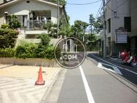 T字路を右に曲がると大通りに出ます