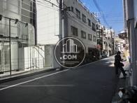 人通りはあまりありません