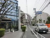 神宮前方面に続く道