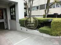 駐車場脇も植栽で整えられています