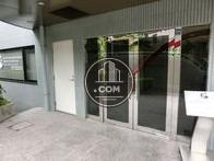 玄関ドアになります