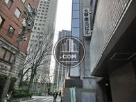 玄関を出ると渋谷クロスタワーが見えます
