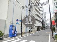 商店街沿いです