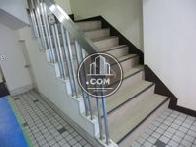 玄関入ってすぐの階段