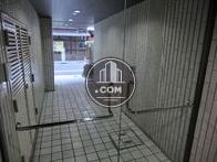 十分な採光があるため、エントランス内は明るいです