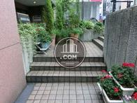 正面入口の階段です