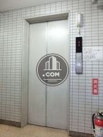 エレベーターの乗り場前