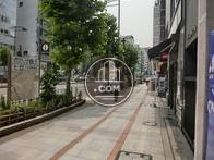 玄関前の神保町方向