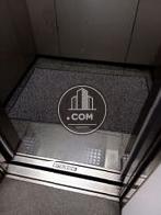 エレベーター内部