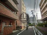 突き当りが山手線線路です