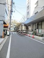 隣接する脇道奥からの様子
