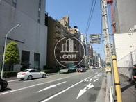 表参道方面へと続いています