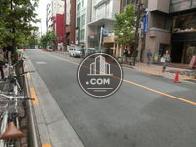 車通りが多いビル