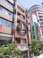 付近に類似した建物はなく、目立っています
