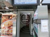 ビル入口部分です