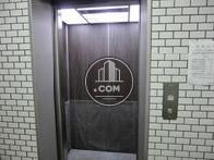 エレベーター内です