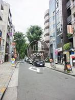 様々な店舗が見えます