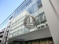 ガラス面の多い外観