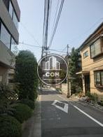 正面入口から見た周辺です