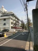 正面入口から見た周辺です