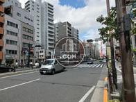 桜田通り沿いです