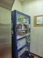 エントランス内に自動販売機があります