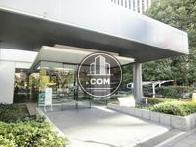 間口の広い正面玄関口