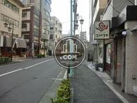 物件裏側の歩道です