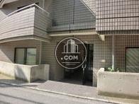 入口前に段差あり