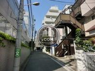 路地の奥から撮影