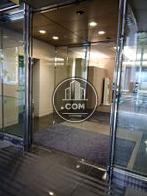 ガラスの自動ドア