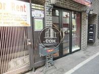 一階はオシャレな店舗です