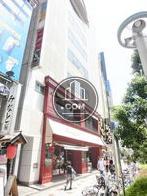 １階には店舗が入居中です
