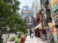 東急本店前の交差点に面しており、人通り賑やかです