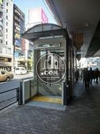 地下鉄出口