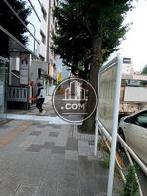 建物前の歩道
