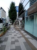 建物前の歩道