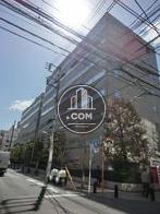 山手通りから一本入った立地に建ちます