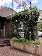 丸いひさしが設置されています