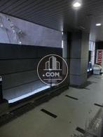 シックなエントランスです