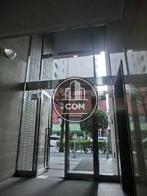 玄関ドア部分の天井が高いです
