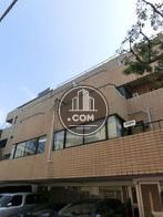 建物横の外壁