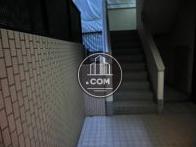 エントランスの一番奥にある外階段