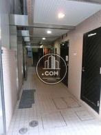 縦に長いエントランスです