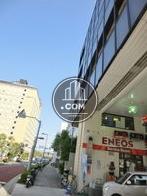 1階はガソリンスタンド